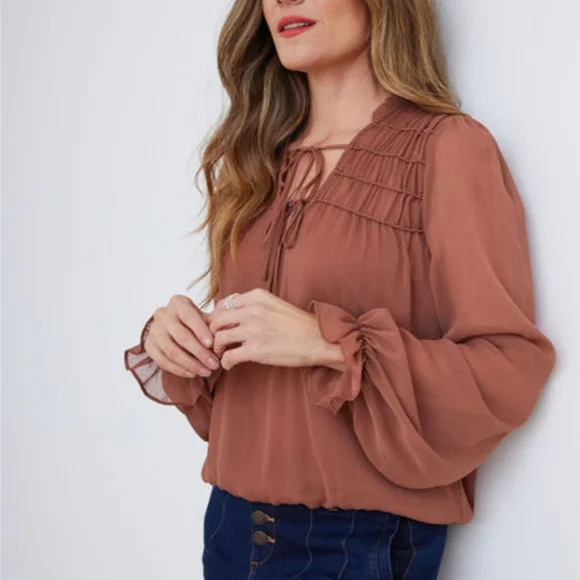 NWOT Ruffled blouse - Picture 3 of 5